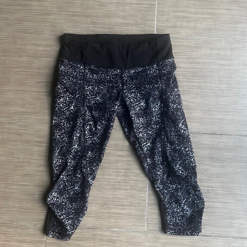 Lululemon leggings size 6 pockets